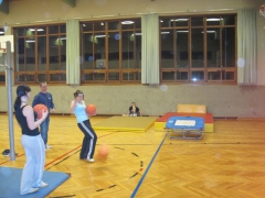 Sport im Turnsaal 10